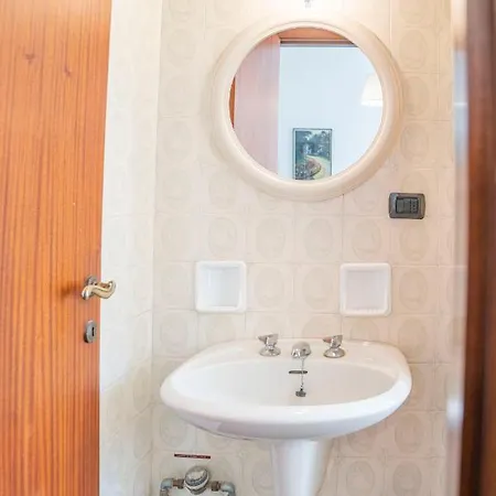 083 - Casa Grande Con Attico Condominiale Vista Mare, 500 Metri Dalla *